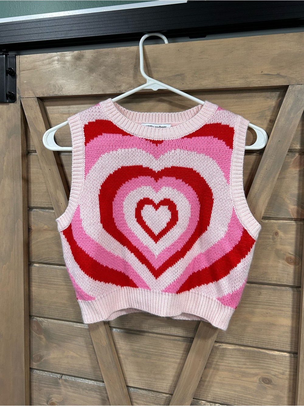 Y2K Heart-Intarsia Crop Sleeveless Sweater - Pink & Red